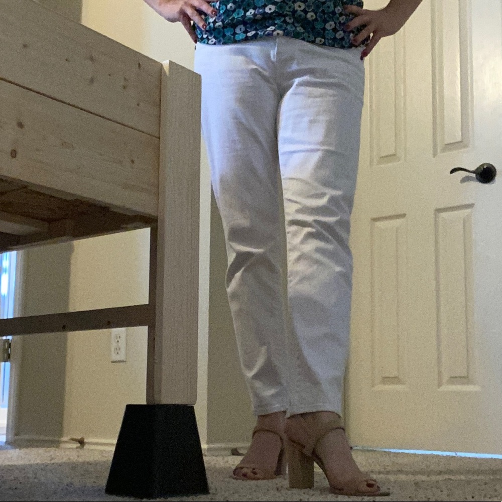 Kut from the cloth. Straight leg jeans.